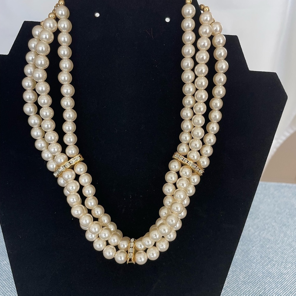 Elegant Faux Pearl Necklace/Choker with Gold tone Accents